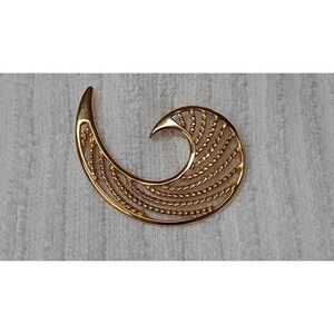 Vintage Unsigned Goldtone Textured Metalwork Swirl Brooch 2.5 in